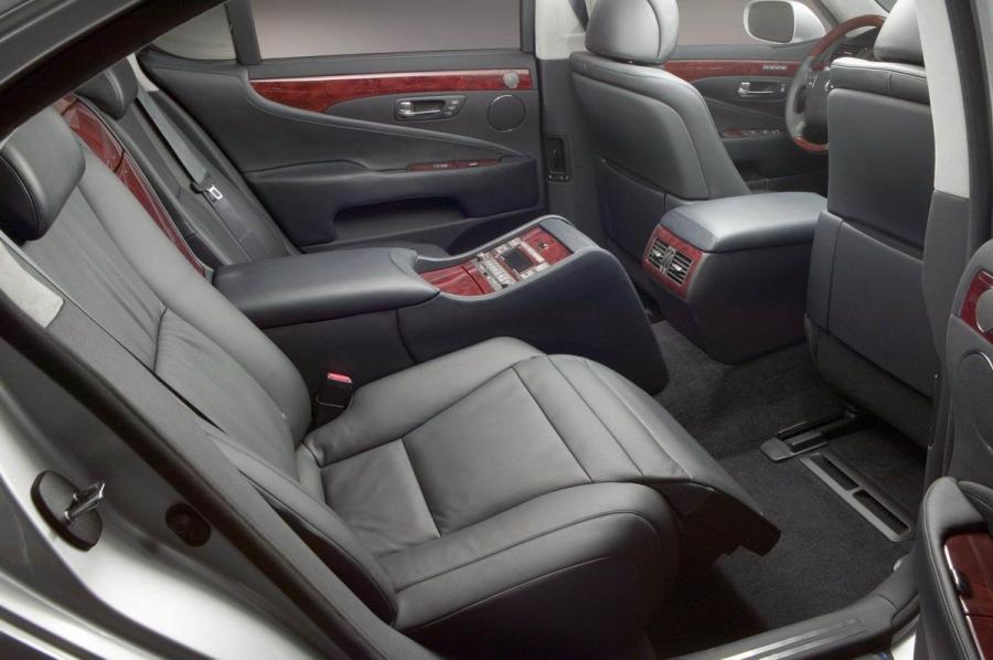  Lexus LS460 2006 года  (фото 197 из 200)
